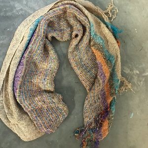 Women’s colorful spring scarf great  condition